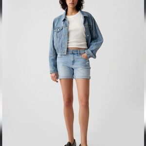 GAP-Girlfriend Jean Shorts. Size 6